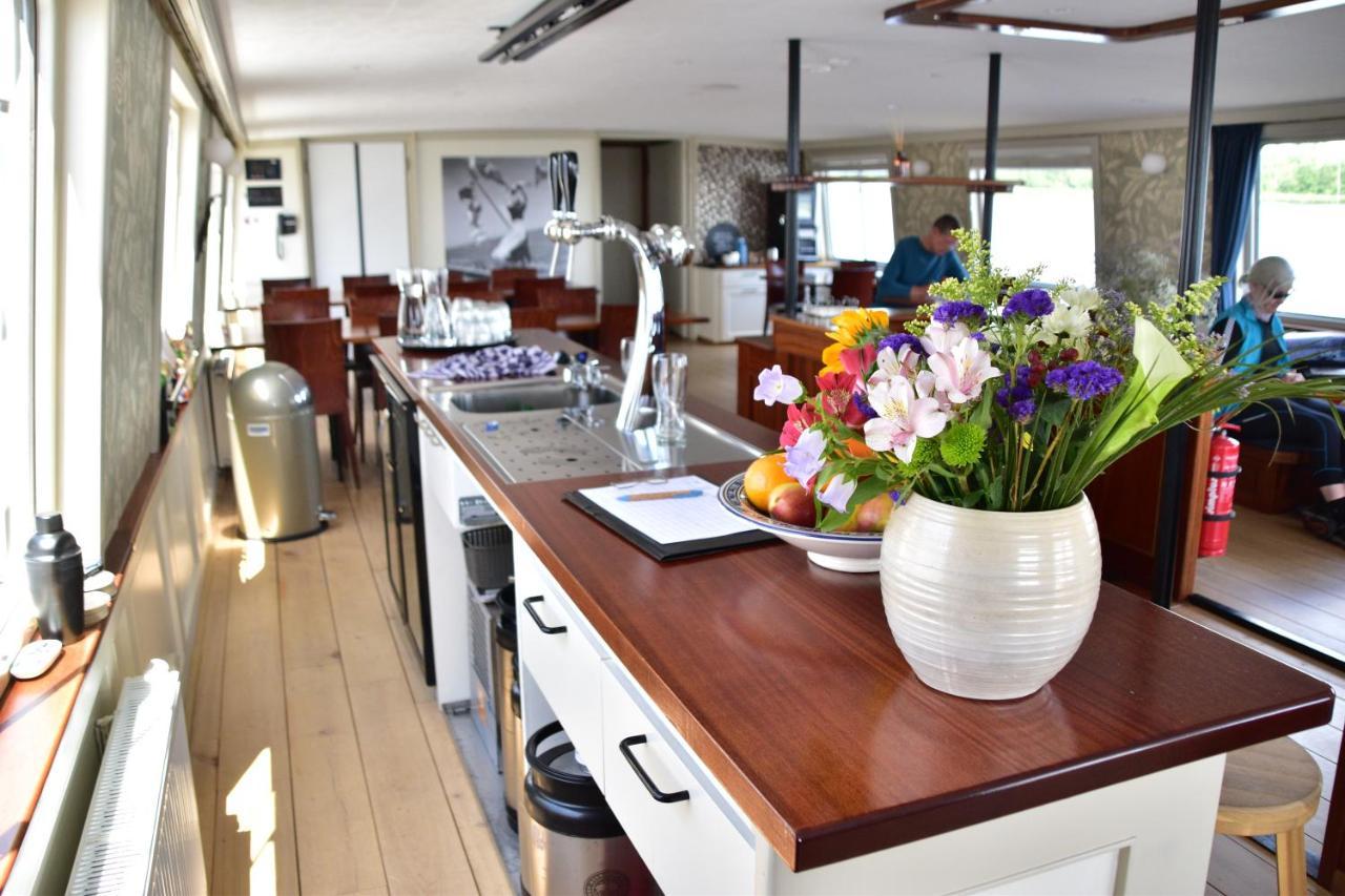 Unique Hotelboat Botel Lena Maria Amsterdam Bagian luar foto